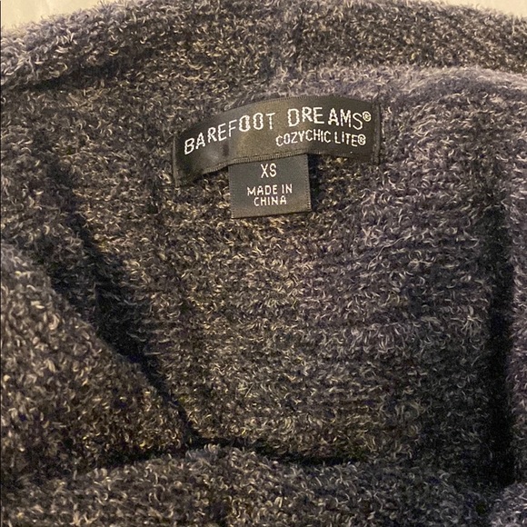 Barefoot dreams sweater- worn 2-3 times - Picture 2 of 4